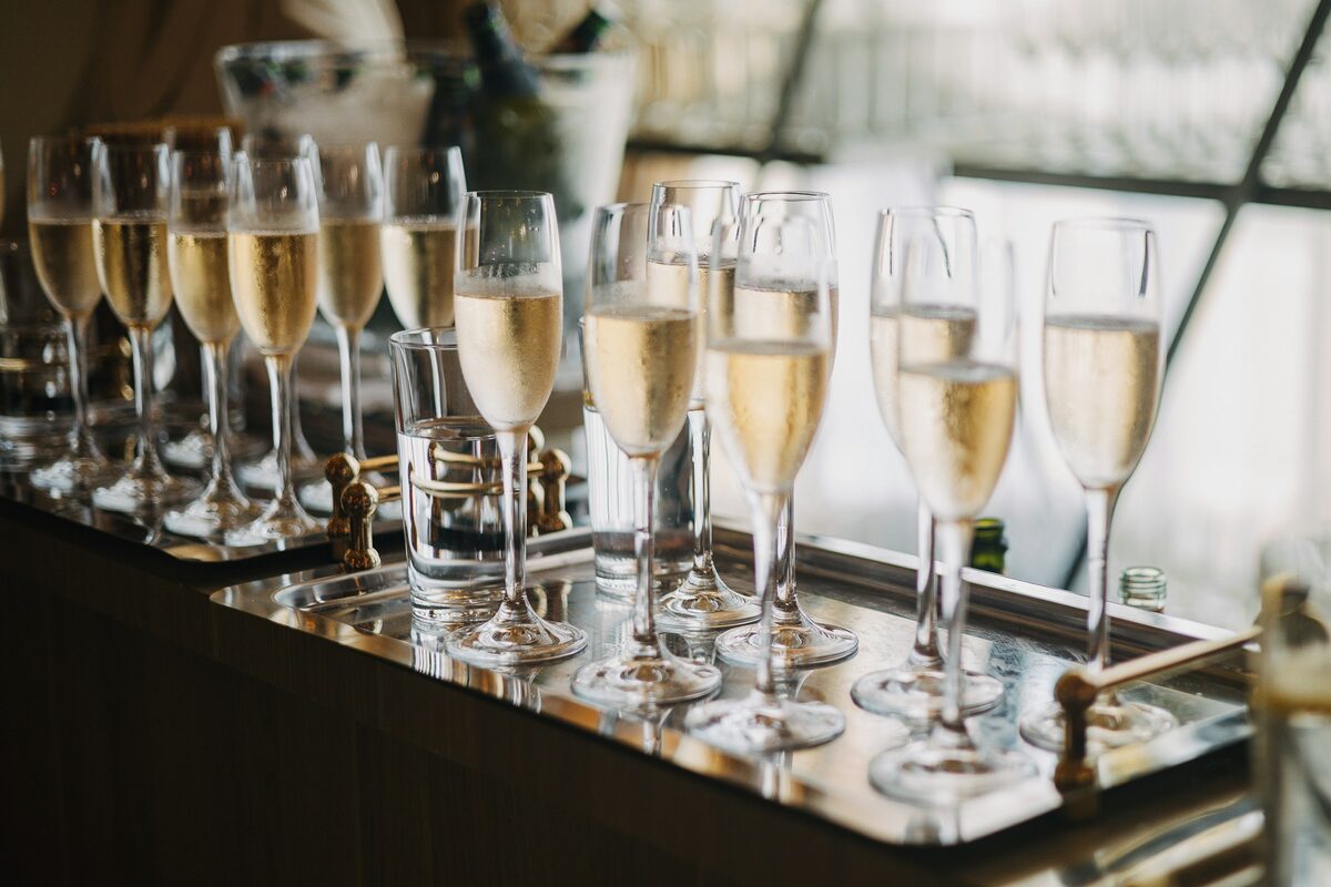 Champagne vs Prosecco: Two Regions, Two Ways to Make Bubbles