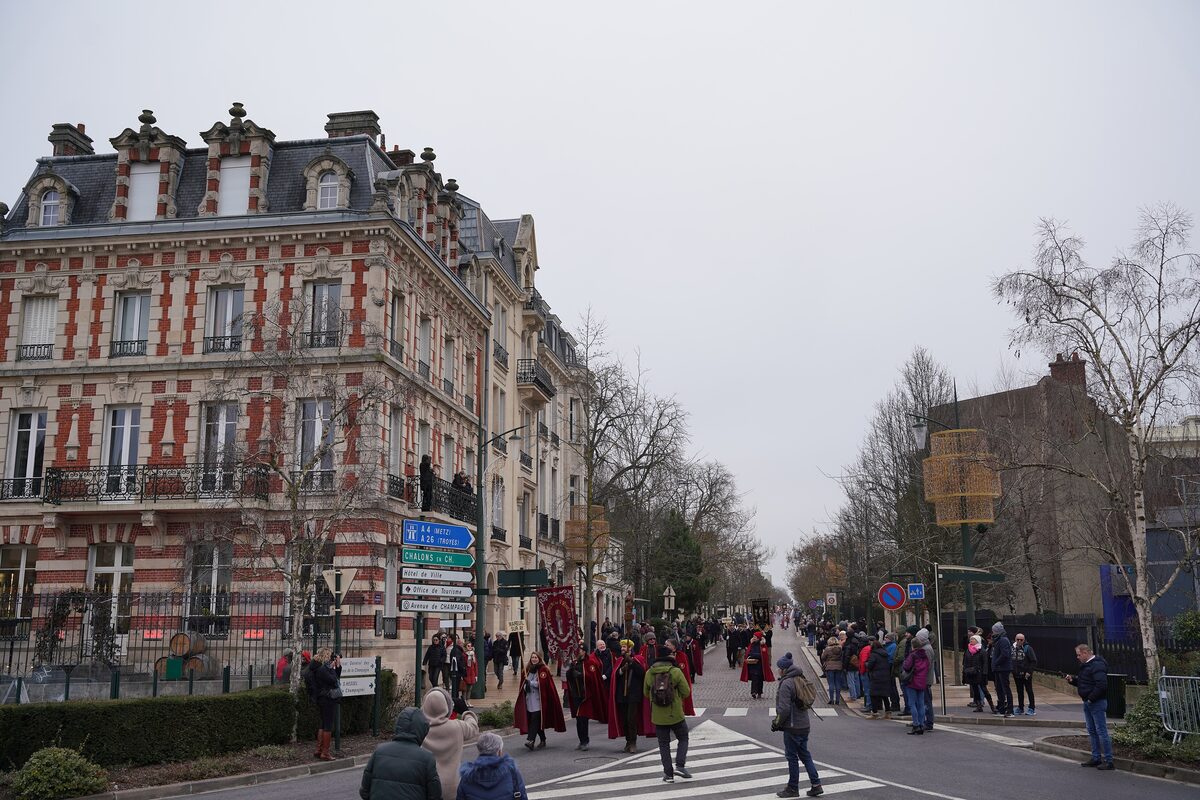 The Avenue de Champagne in Épernay, lined with grand mansions, during the 2024 Saint-Vincent festival