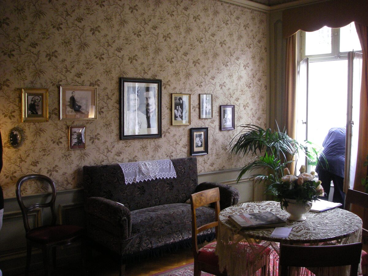 The furnished living room of Einstein's flat on Kramgasse, with framed photographs on the wall