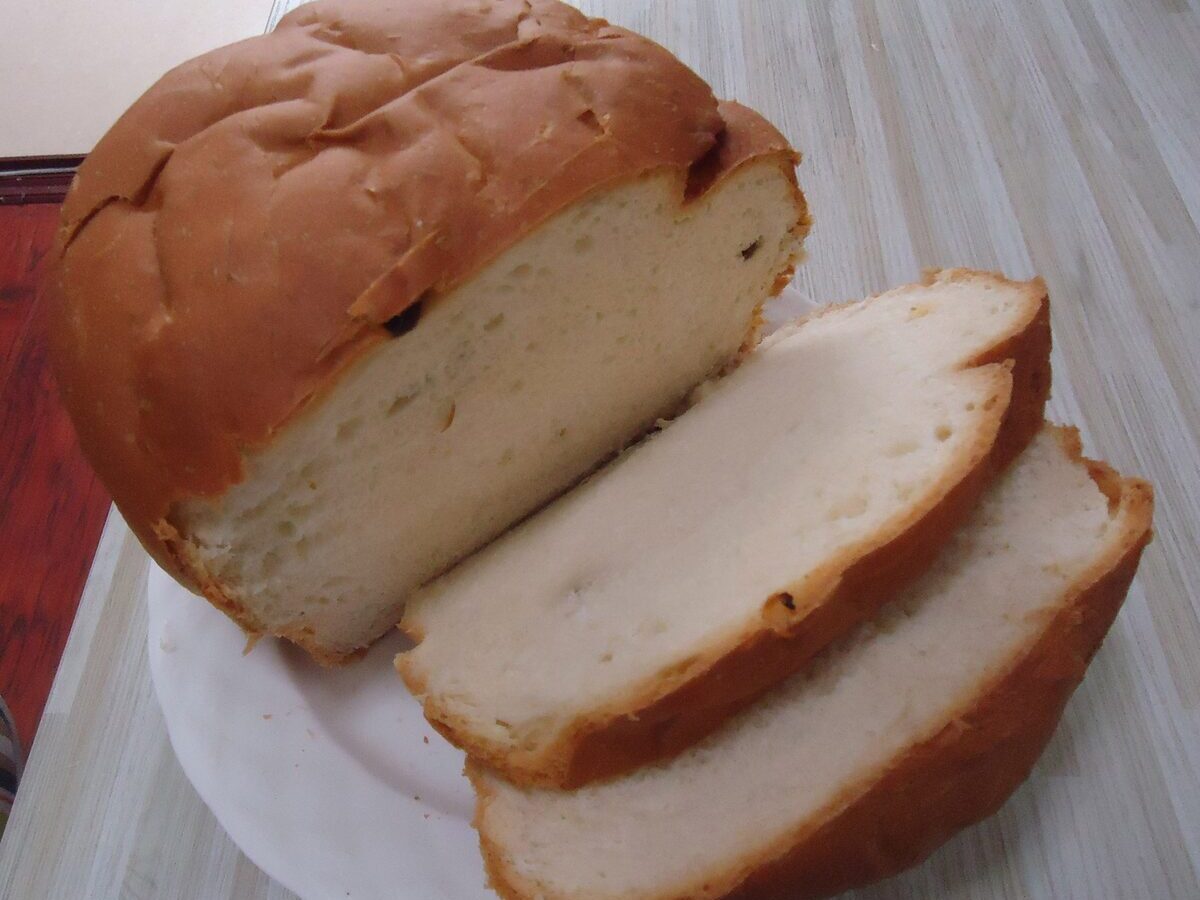 A cut loaf of dalieba-style bread with two thick slices on a plate, photographed in Dalian
