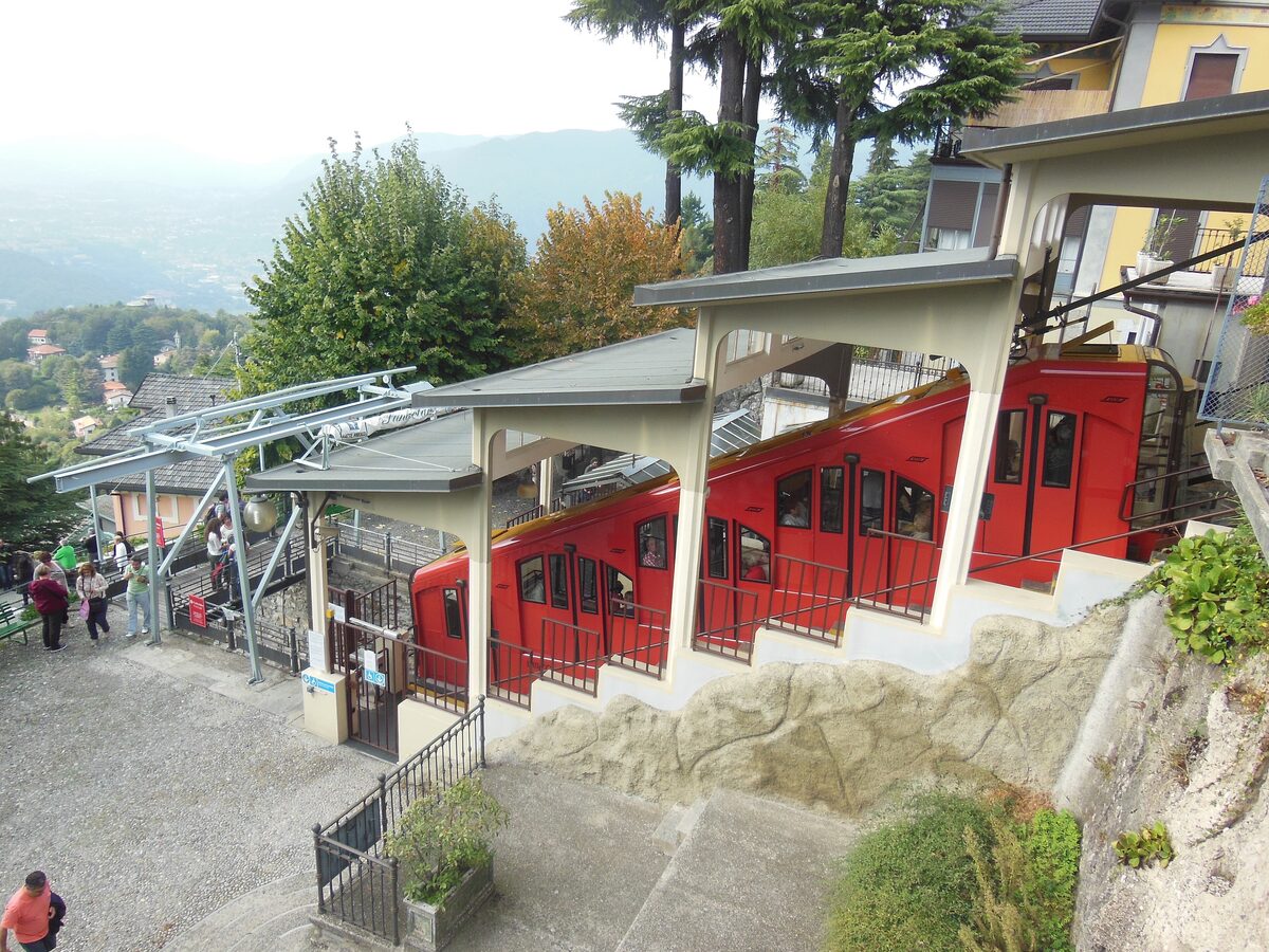 A red car of the Como-Brunate funicular at the upper station
