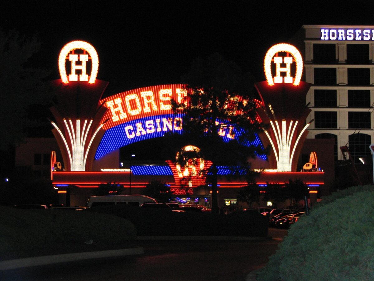 The neon entrance of Horseshoe Casino Tunica at night