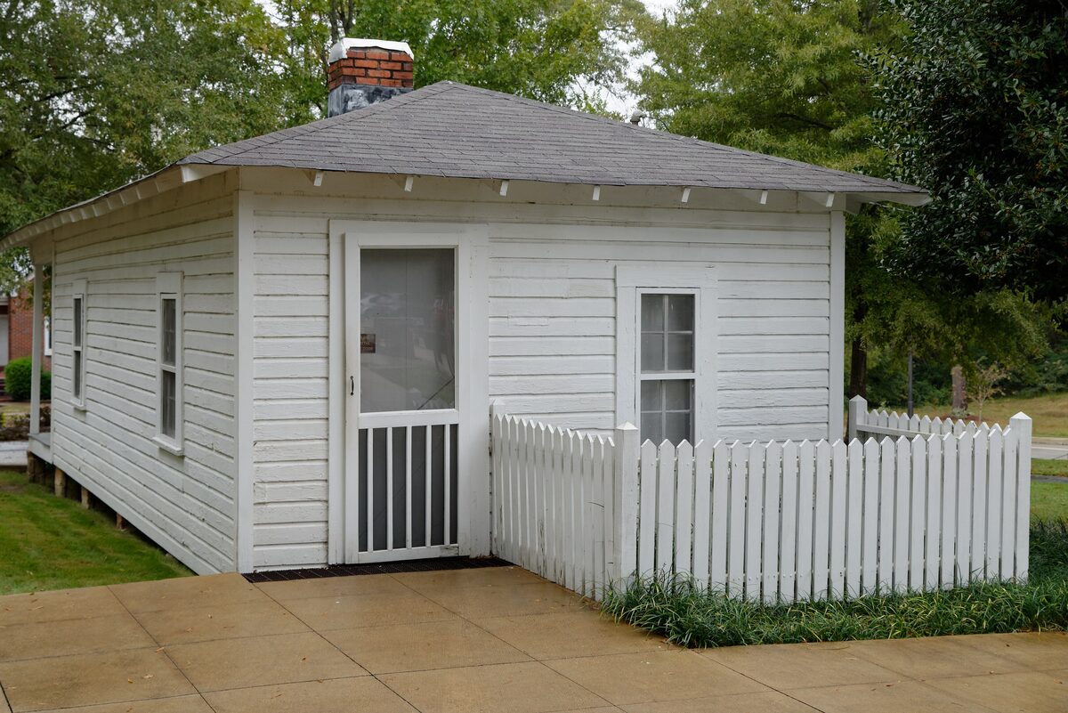 The small white house in Tupelo where Elvis was born