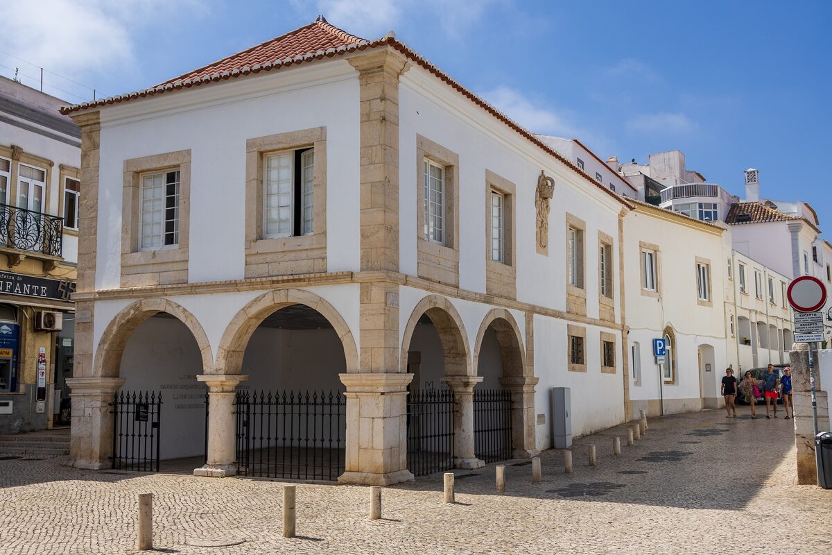 The arcaded white front of the Mercado de Escravos in Lagos on a sunny day