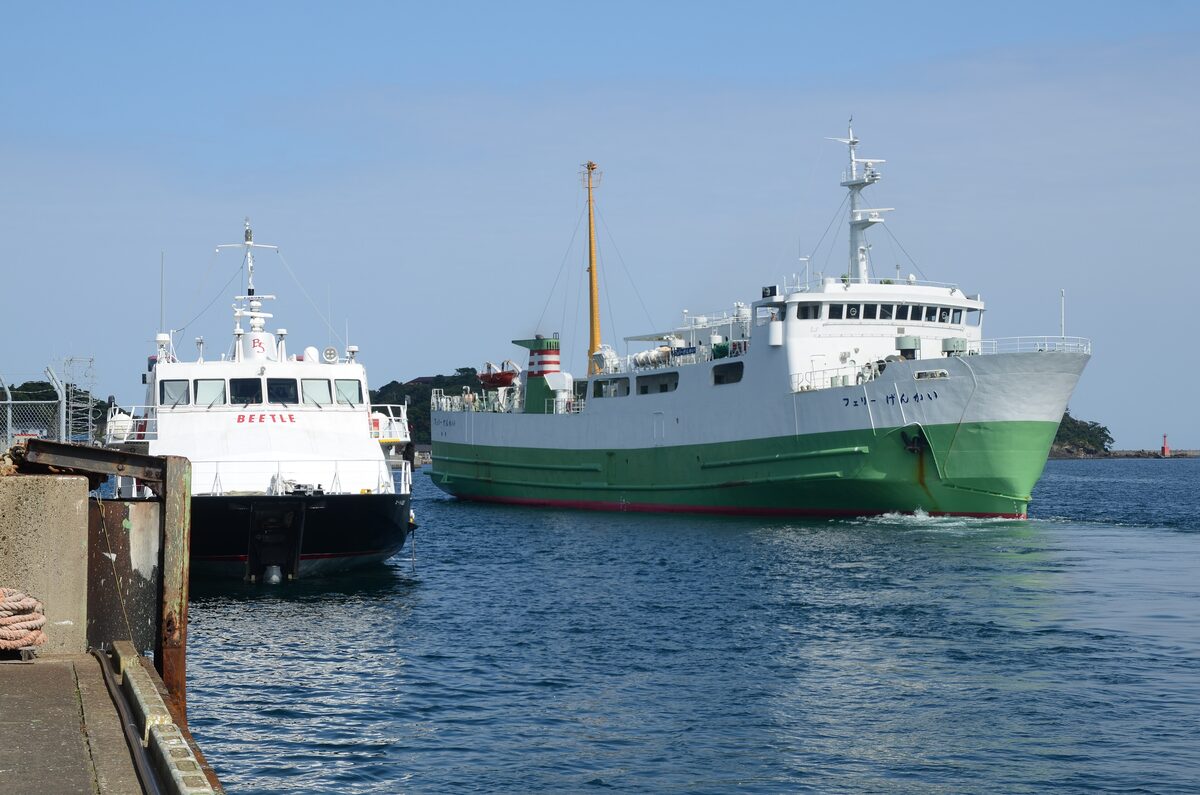 The Ferry Genkai arriving at Hitakatsu port on Tsushima, with the jetfoil used on the Busan route moored beside it