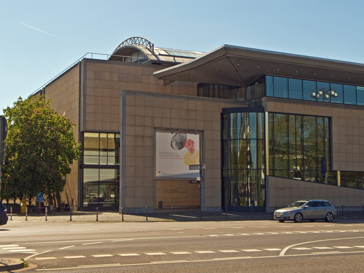 The stone and glass entrance front of the Haus der Geschichte in Bonn