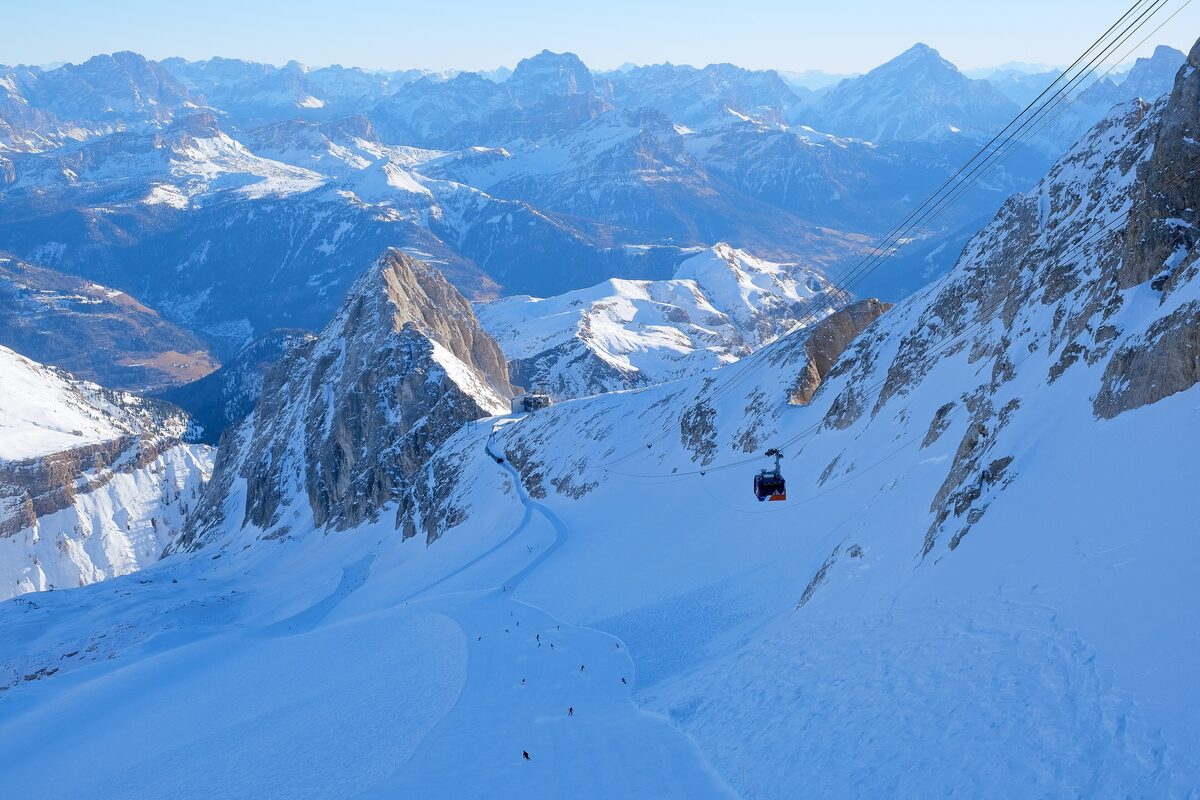 The Bellunese piste on the Marmolada seen from Punta Rocca, with the Serauta cableway running beside it
