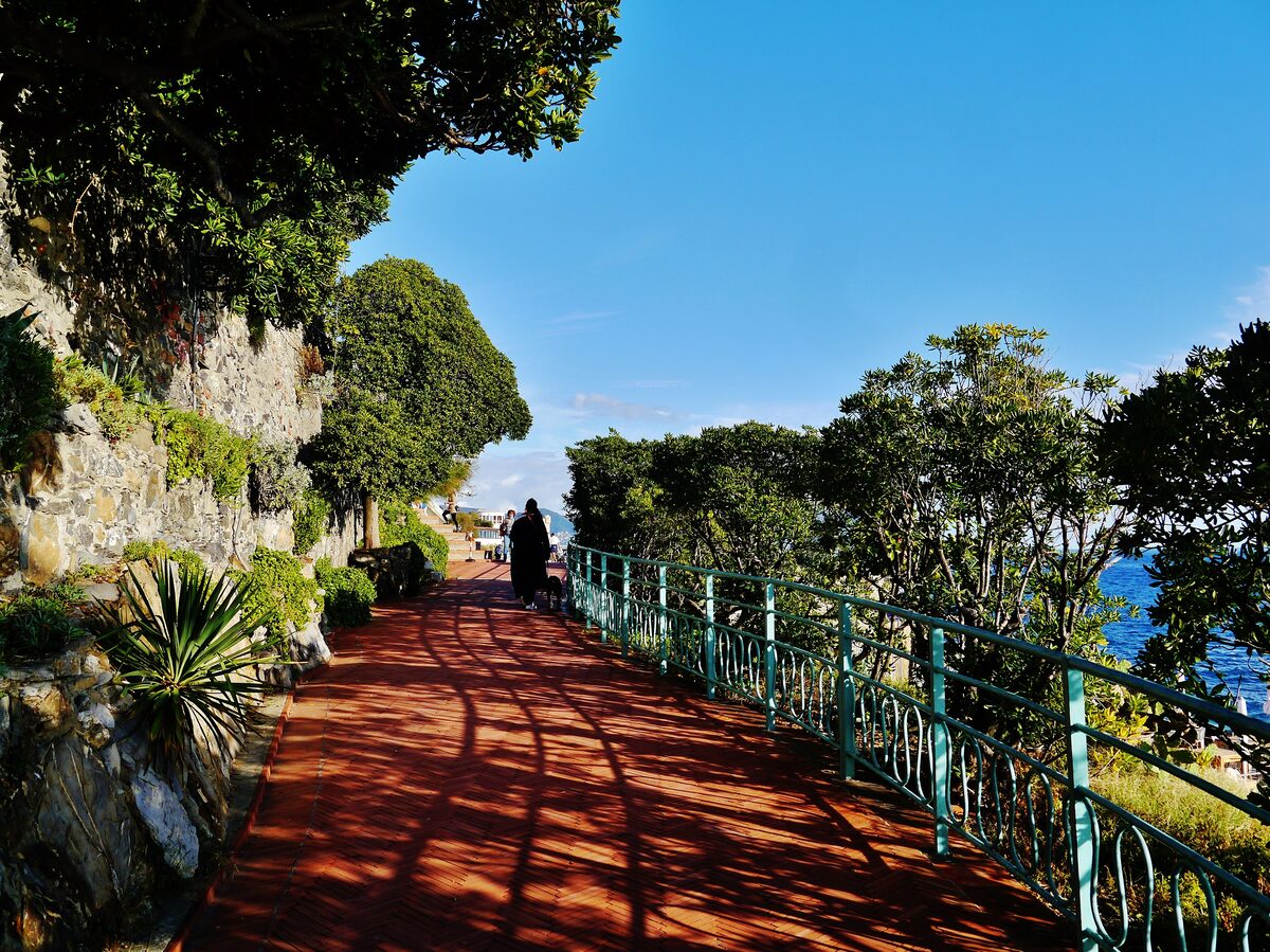 The red-tiled Anita Garibaldi promenade at Nervi above the sea