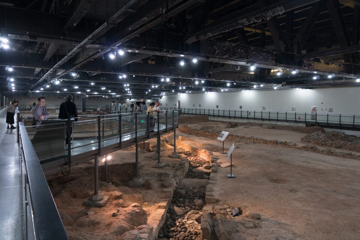 Visitors on a raised walkway above the excavated Nanyue palace ruins inside the museum hall
