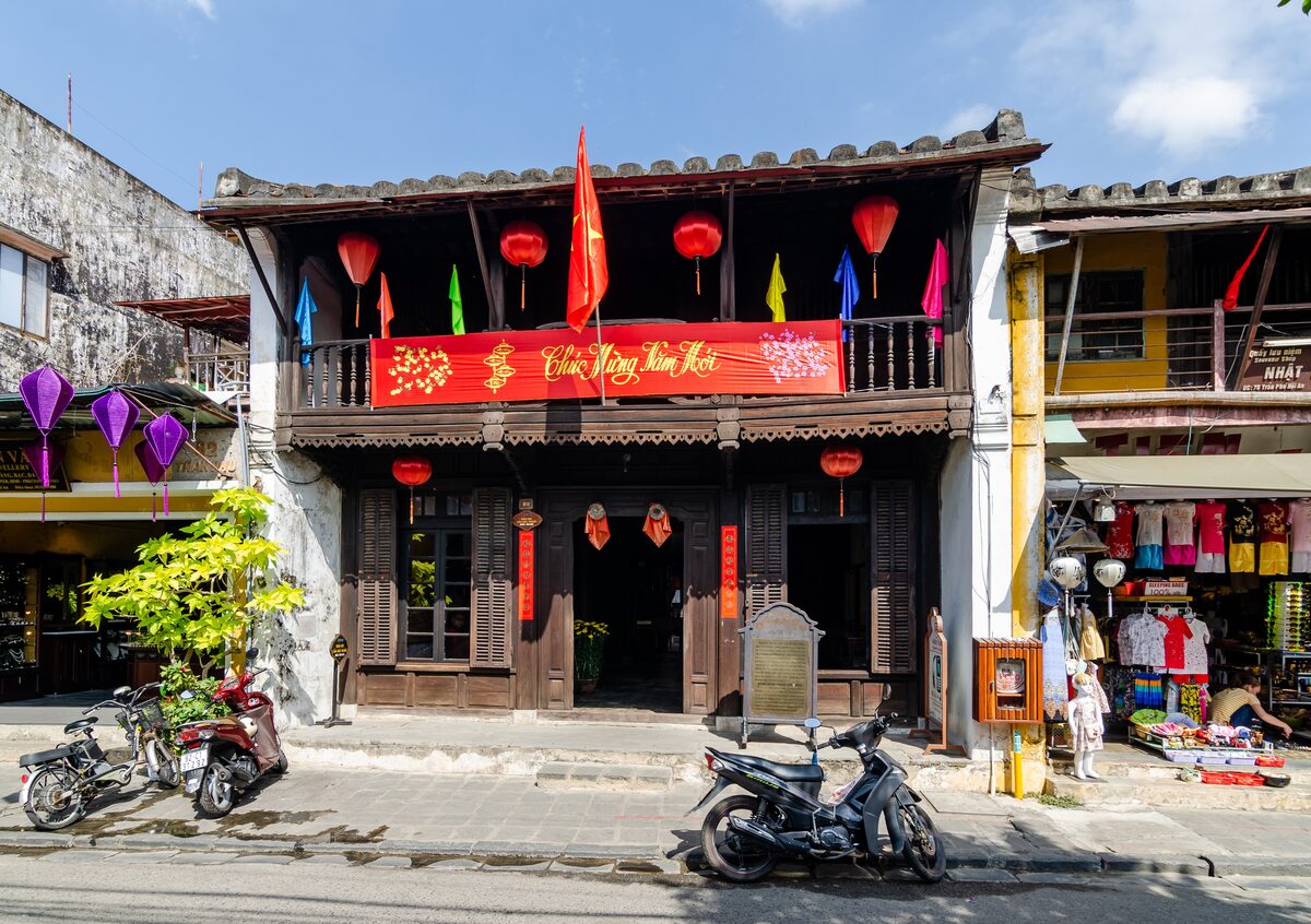 A wooden shophouse with a red banner and lanterns on its balcony, the Museum of Trade Ceramics