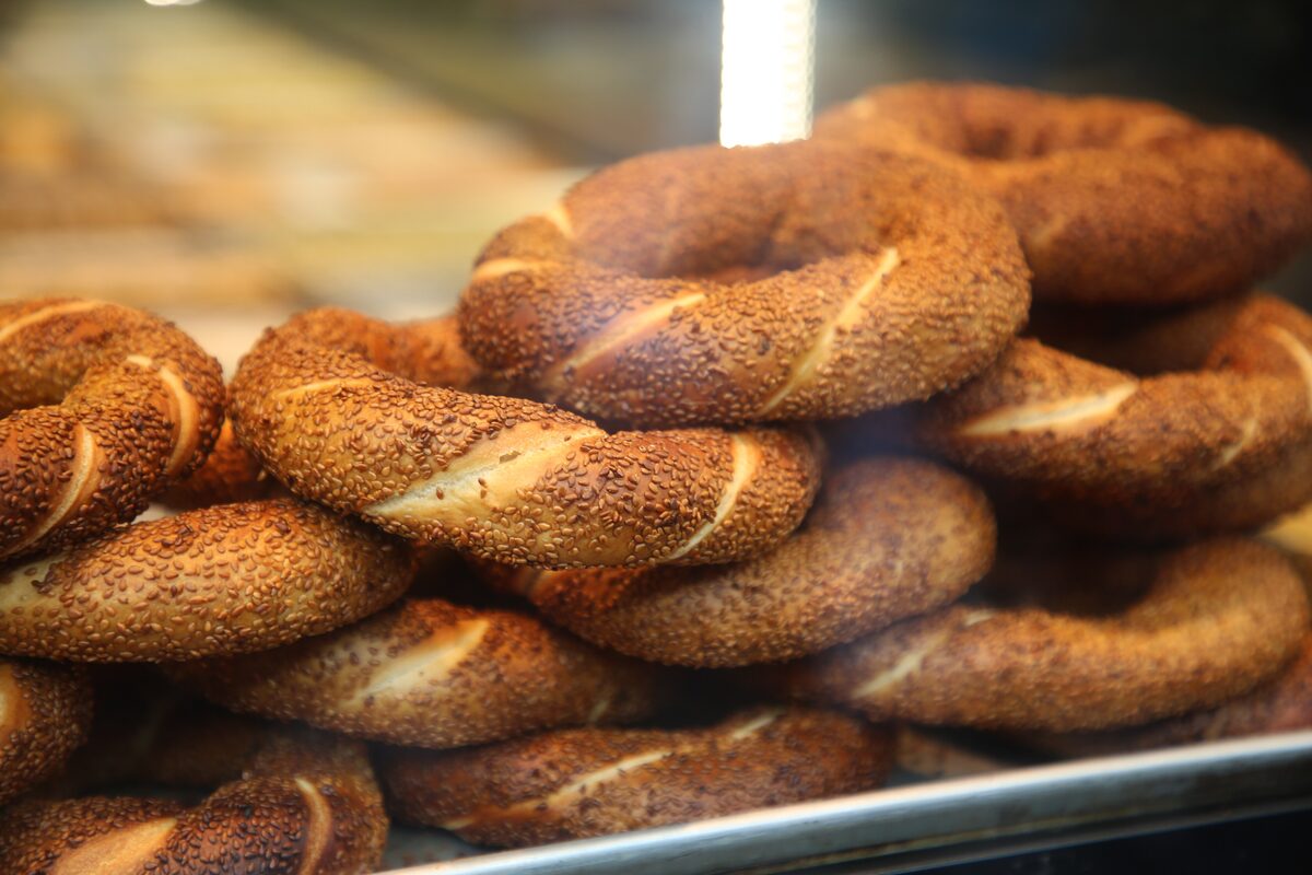 Sesame-crusted simit bread rings piled up for sale in Istanbul