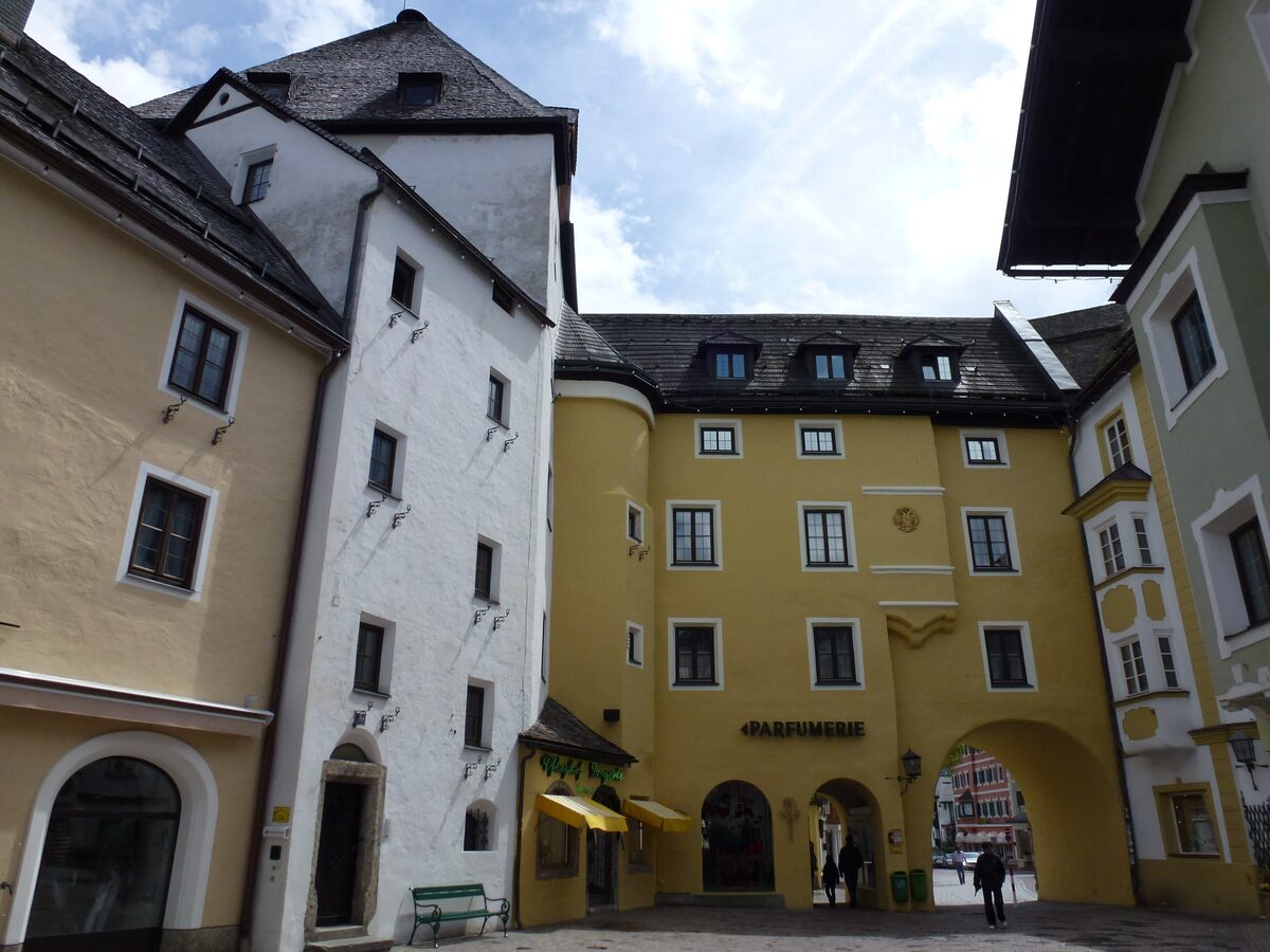 The Pfleghof and the Jochberger Tor gate house in Kitzbühel, with yellow and white town houses