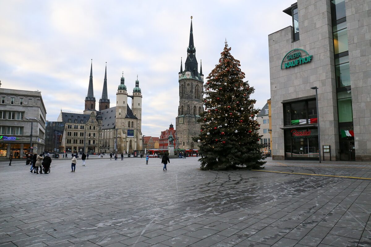 Halle's market square with the Marktkirche towers and the Red Tower beside a Christmas tree