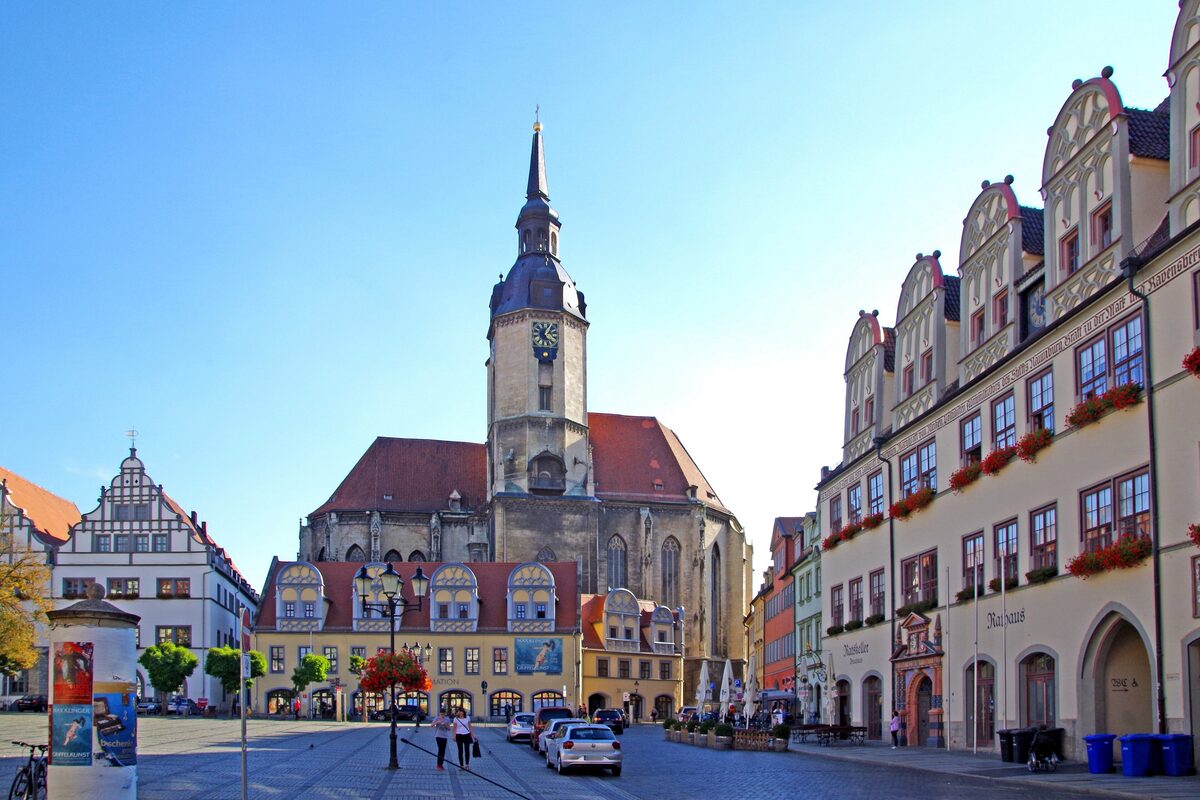 Naumburg's market square, with the tower of St. Wenceslas Church behind rows of Renaissance gabled houses