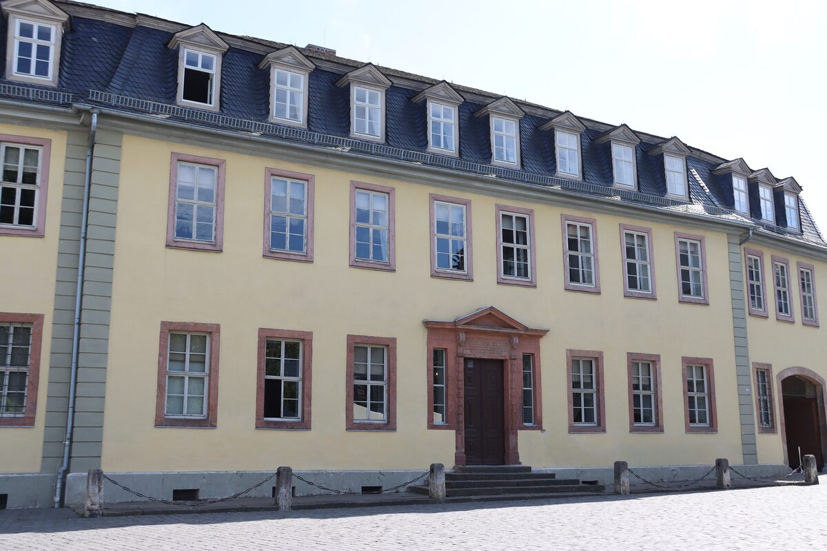 The yellow facade of Goethe's house on the Frauenplan in Weimar, with its dark mansard roof