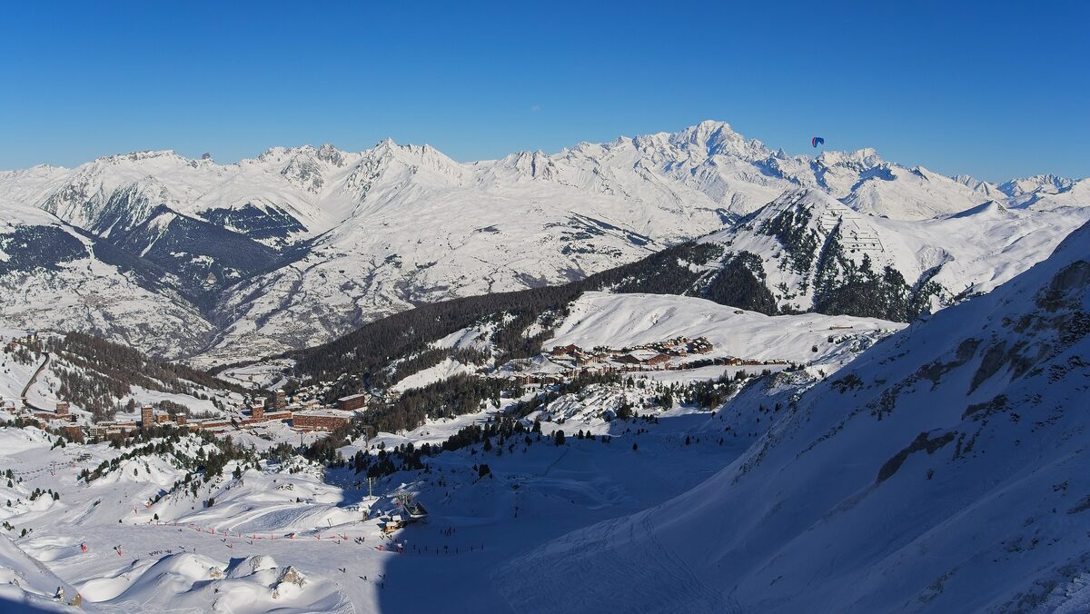 Plagne Centre and the neighbouring villages in snow, seen from the Les Verdons pistes