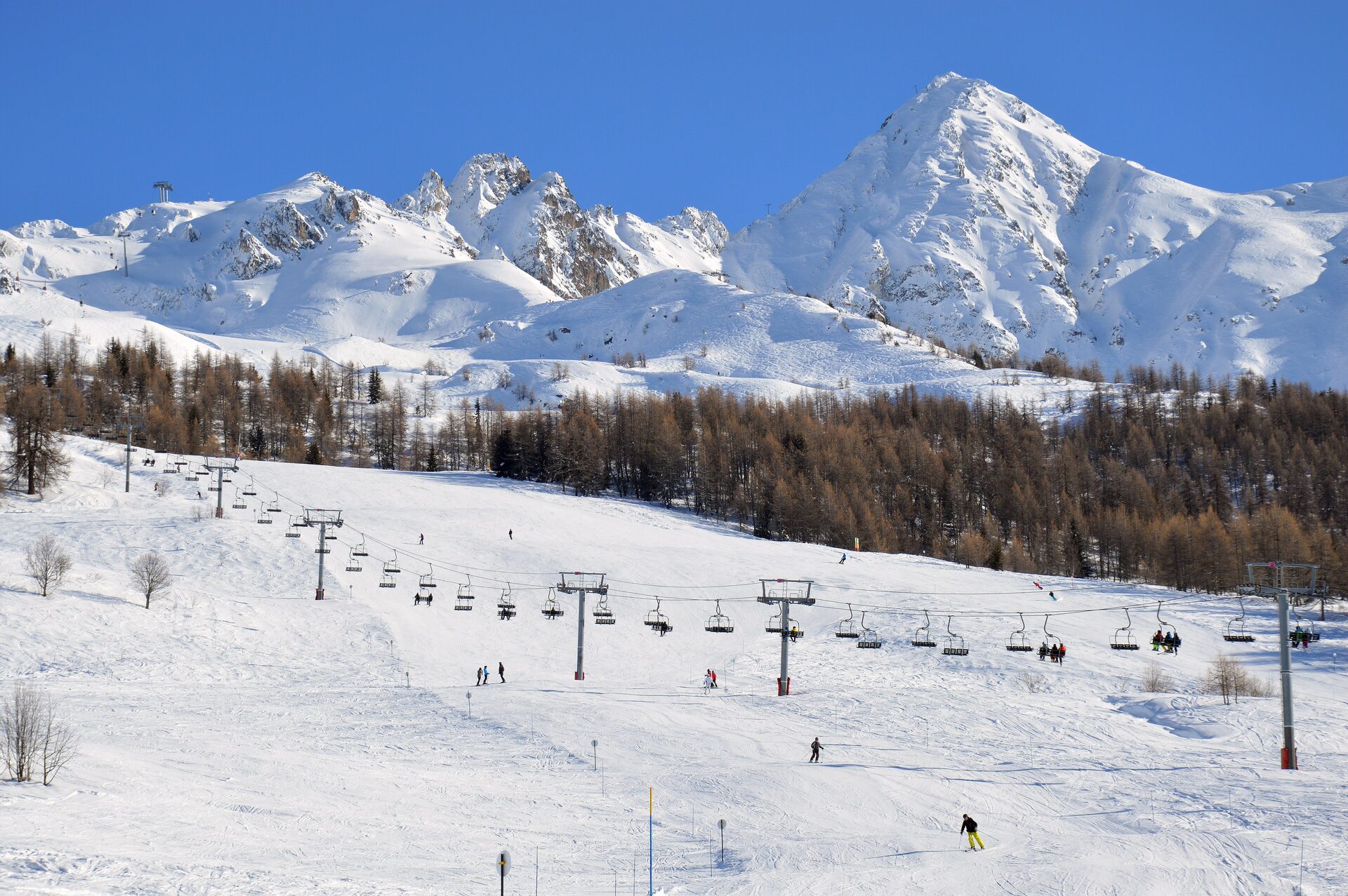 Chairlifts and ski runs under the Aiguille Grive peaks on a bright winter day above Les Arcs
