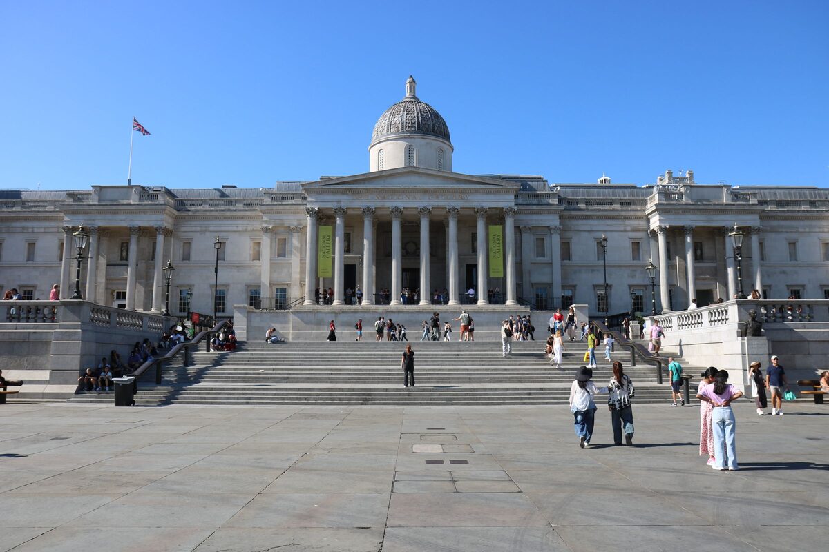The National Gallery's columned front above Trafalgar Square, with a fountain and Nelson's Column