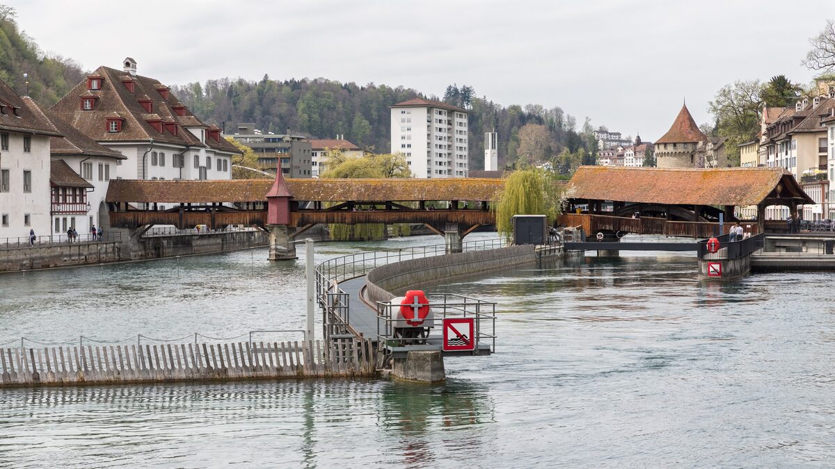 The covered Spreuer Bridge and the needle weir on the Reuss, with the old houses of the riverbank beside it
