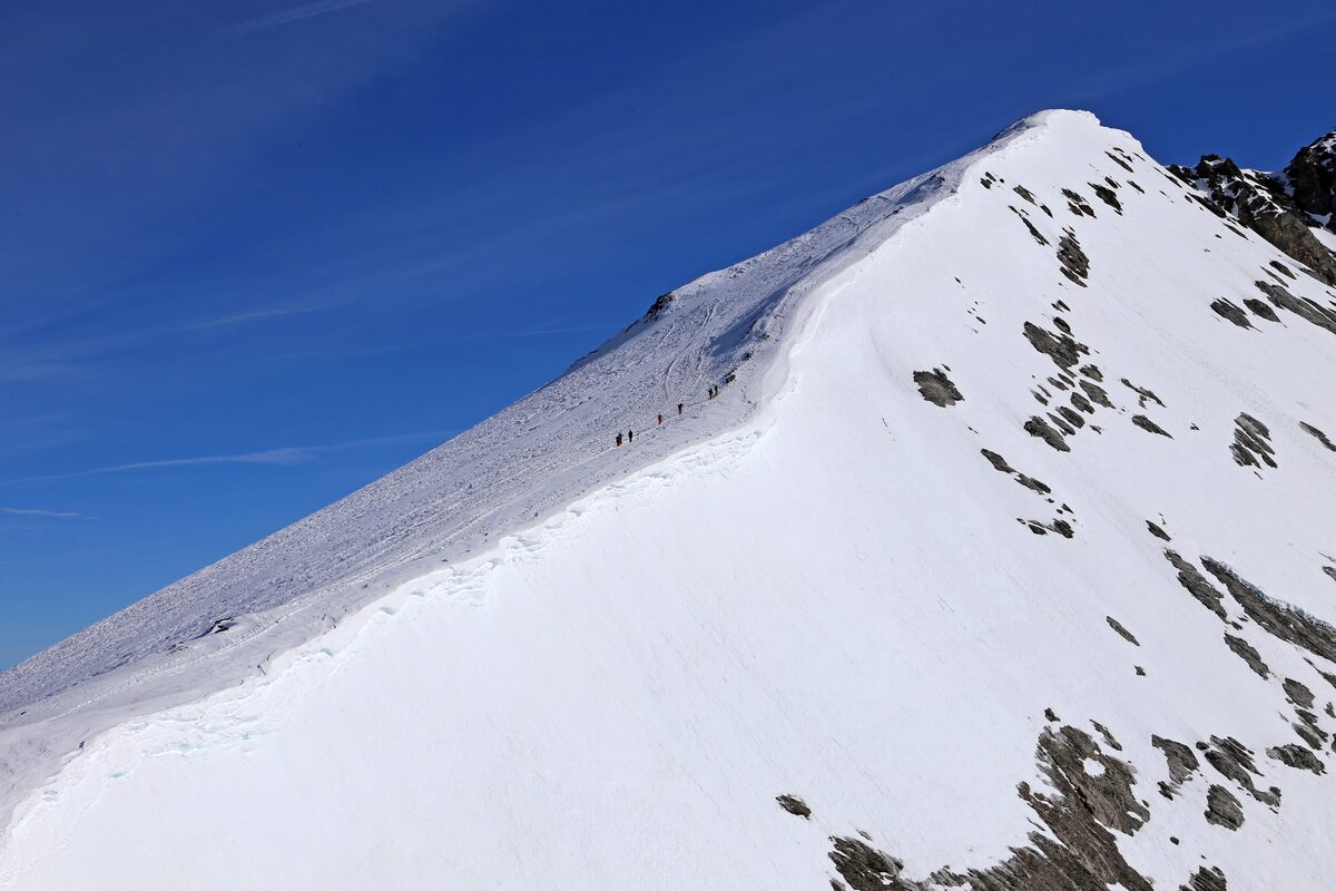 A snowy ridge running up to the Titlis summit under a clear blue sky