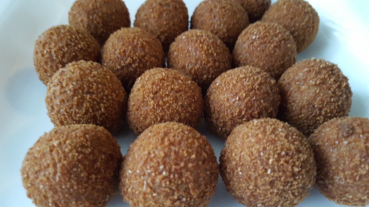 A plate of round, golden-brown breaded bitterballen