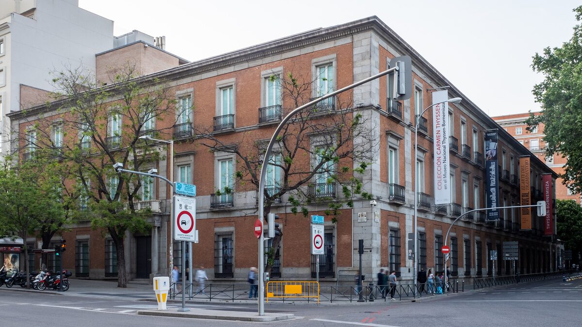 The brick Villahermosa Palace, home of the Thyssen-Bornemisza Museum, on a street corner
