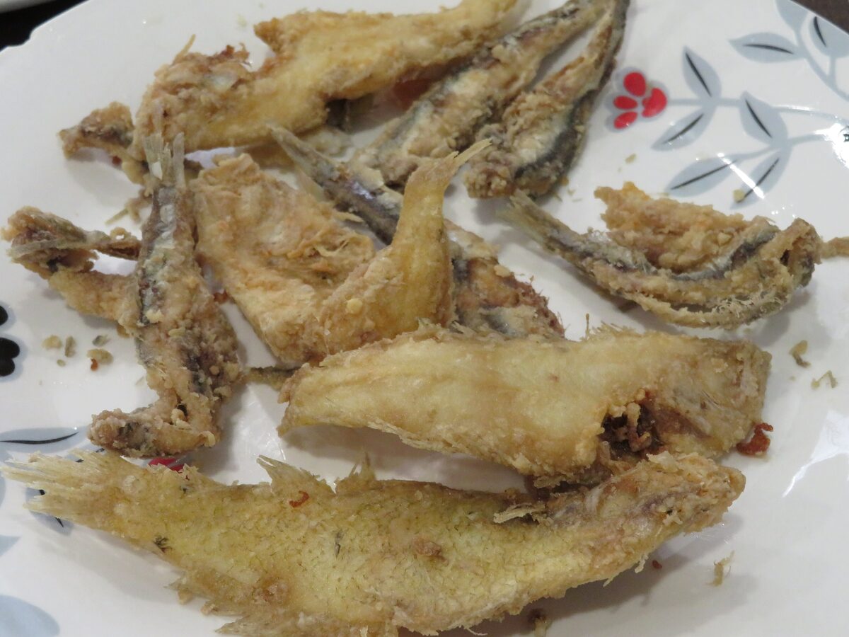 A plate of mixed fried fish in light batter