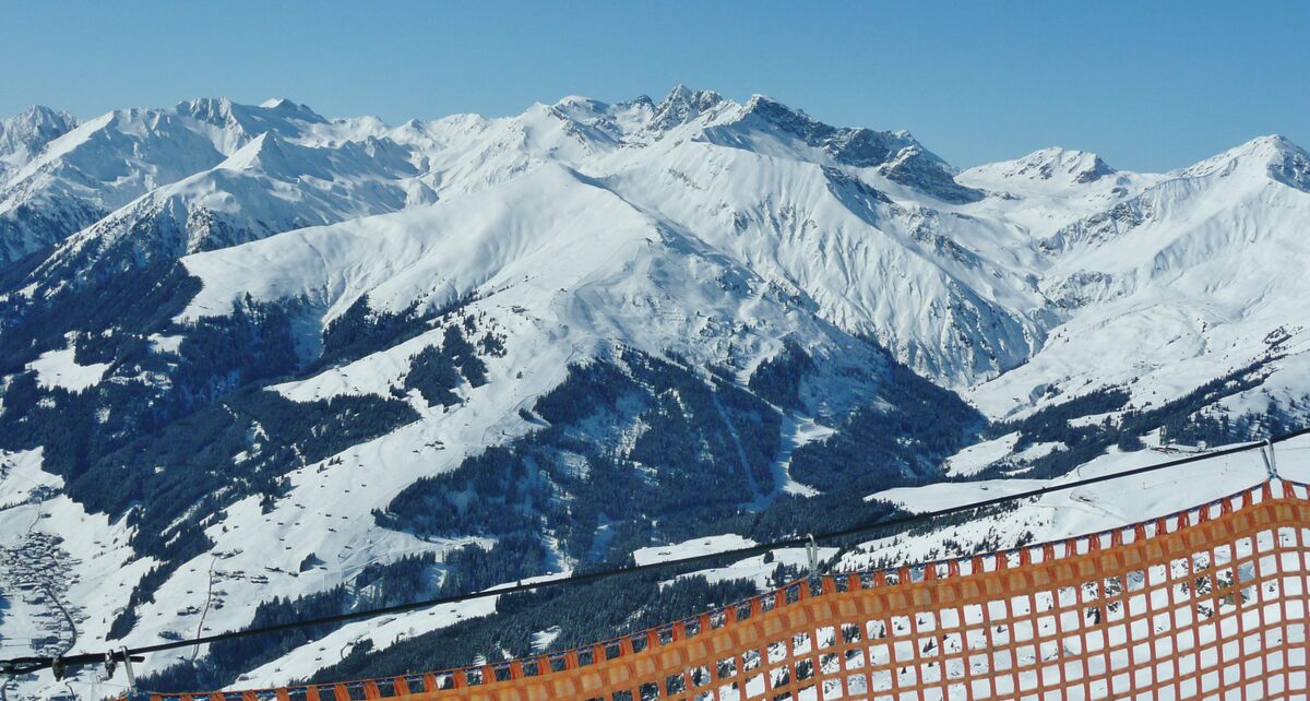 Snow-covered slopes and ridges of the Zillertal Alps in sun, seen from the Panoramaweg ski run above Tux toward the Eggalm