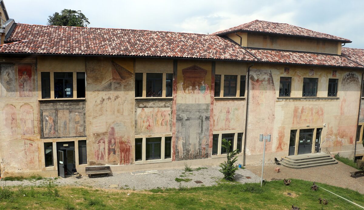 The frescoed courtyard building of the Accademia Carrara