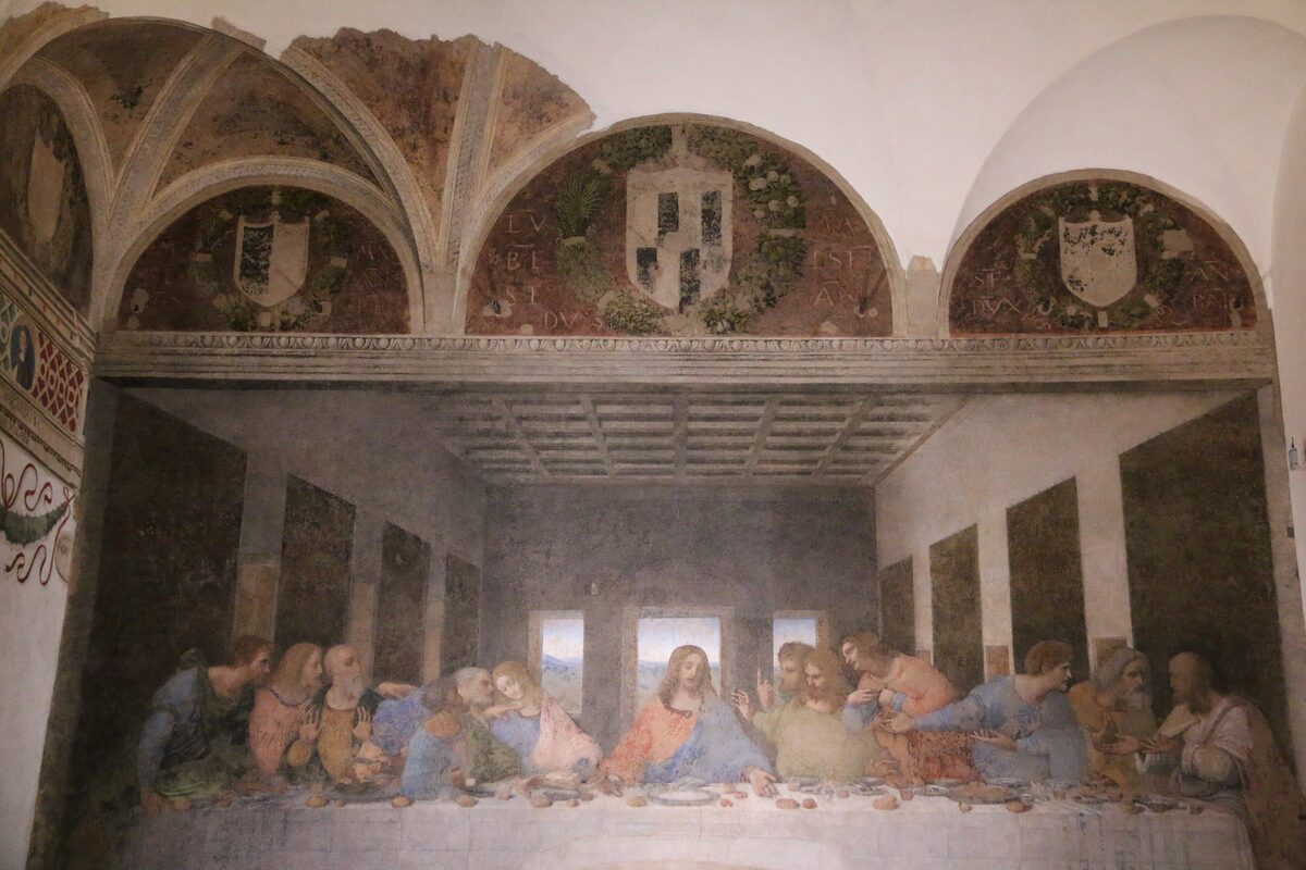 Leonardo's Last Supper on the refectory wall, under a vaulted ceiling