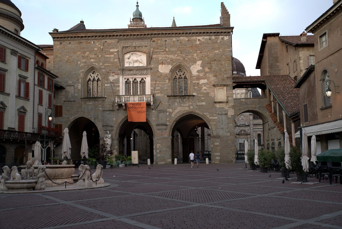 Palazzo della Ragione and the fountain on Piazza Vecchia