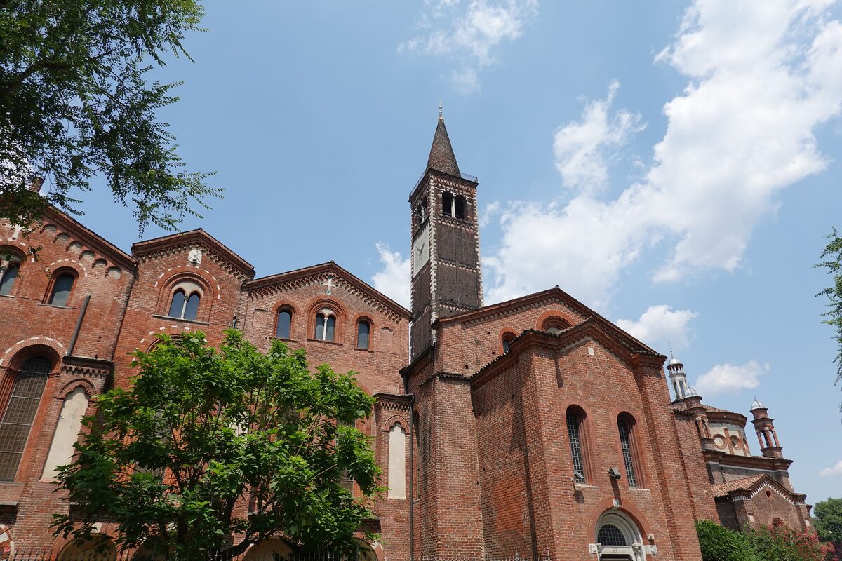 The brick basilica and tall bell tower of Sant'Eustorgio