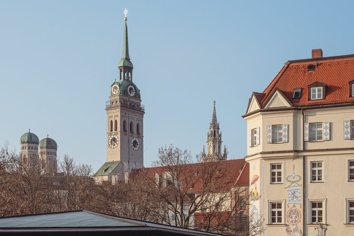 The slim tower of Alter Peter with the domes of the Frauenkirche and the New Town Hall spire in the distance
