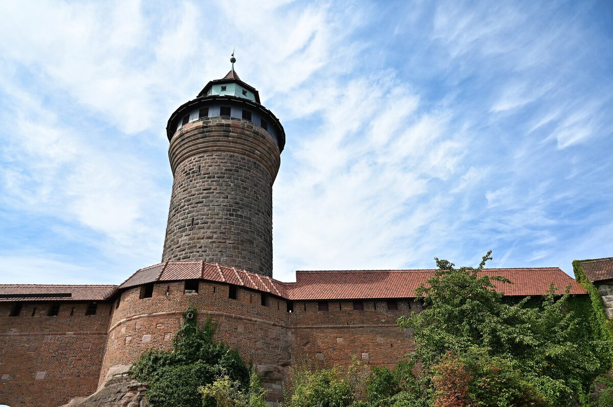 The round Sinwell Tower and the sandstone walls of the Imperial Castle against a blue sky