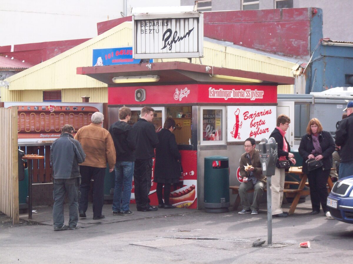 The Bæjarins Beztu Pylsur hot dog stand in central Reykjavík with a queue of people