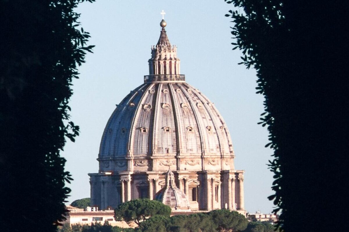St Peter's dome framed by the Aventine keyhole