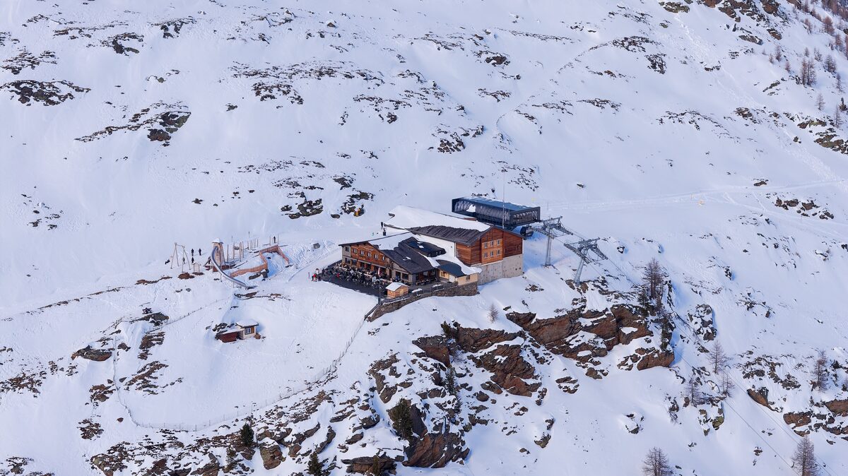 The snow-covered Hannig mountain station, a small group of buildings on a white slope