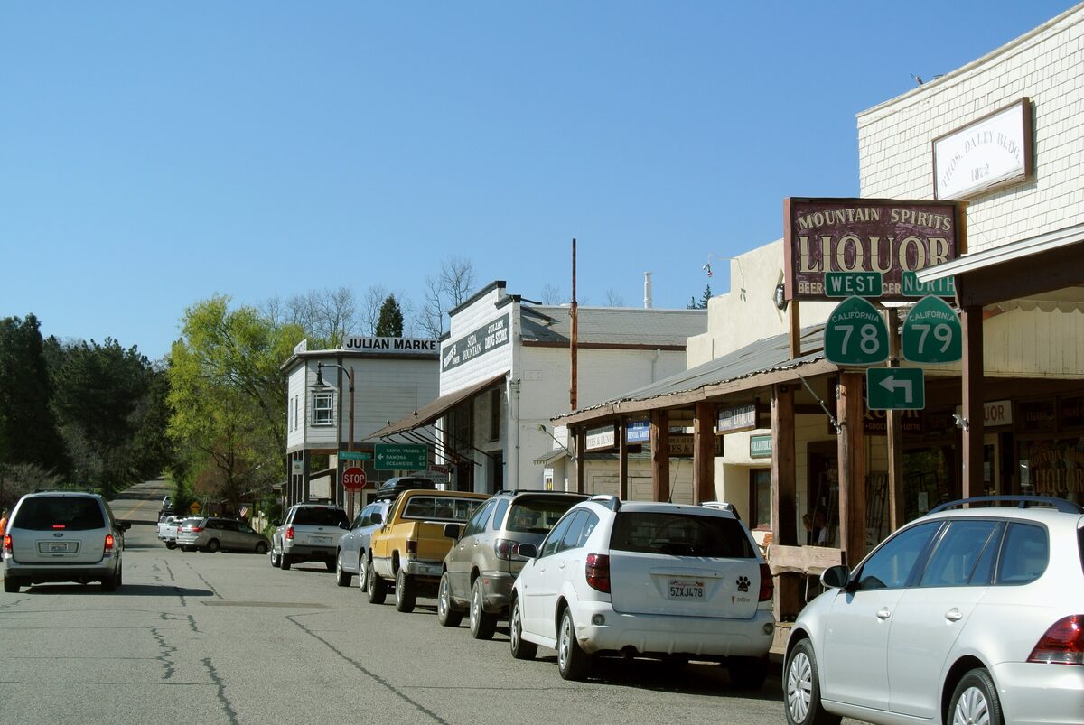 Parked cars along Julian's Main Street under a clear blue sky