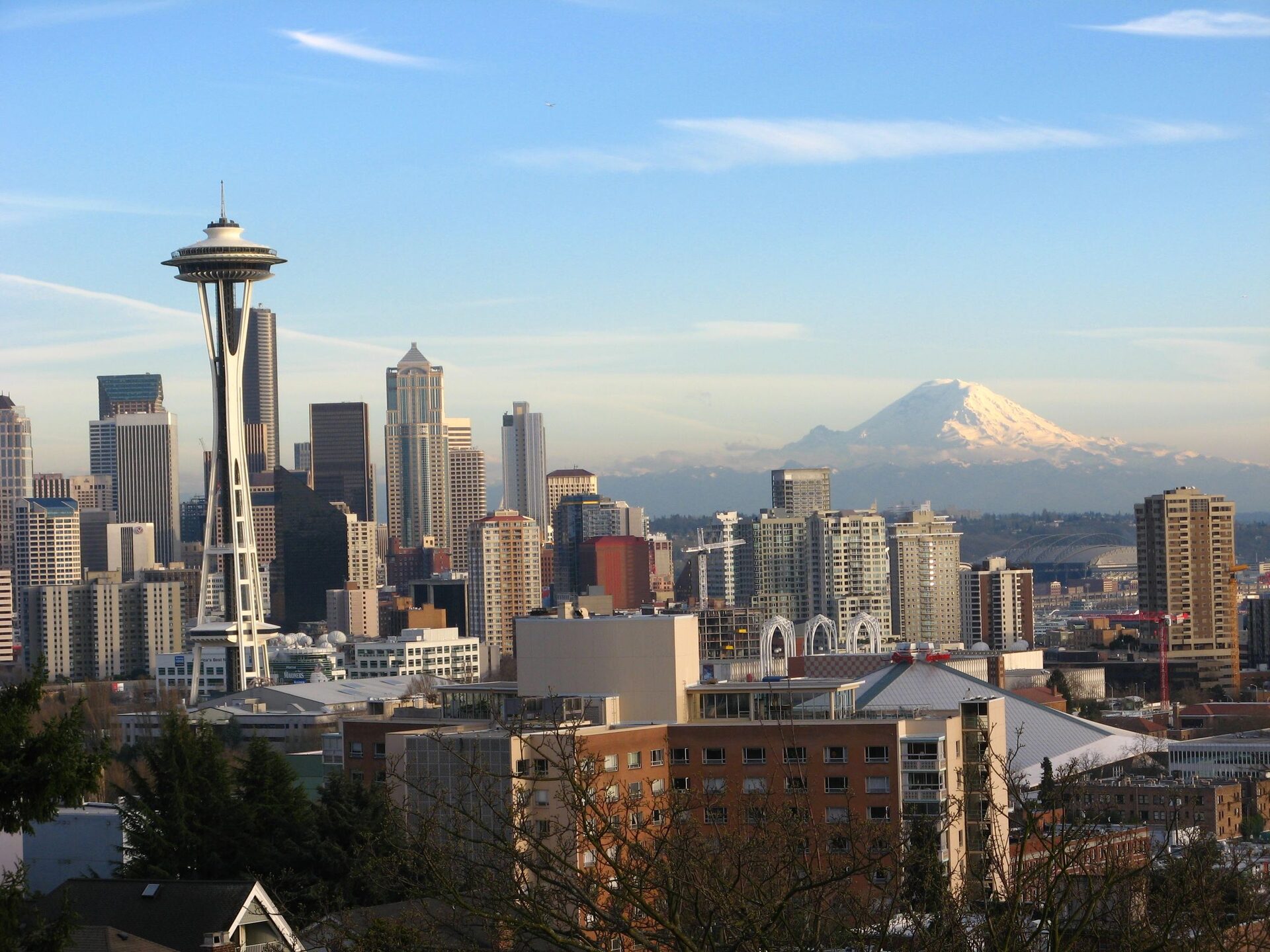 Seattle skyline with the Space Needle and Mount Rainier at sunset
