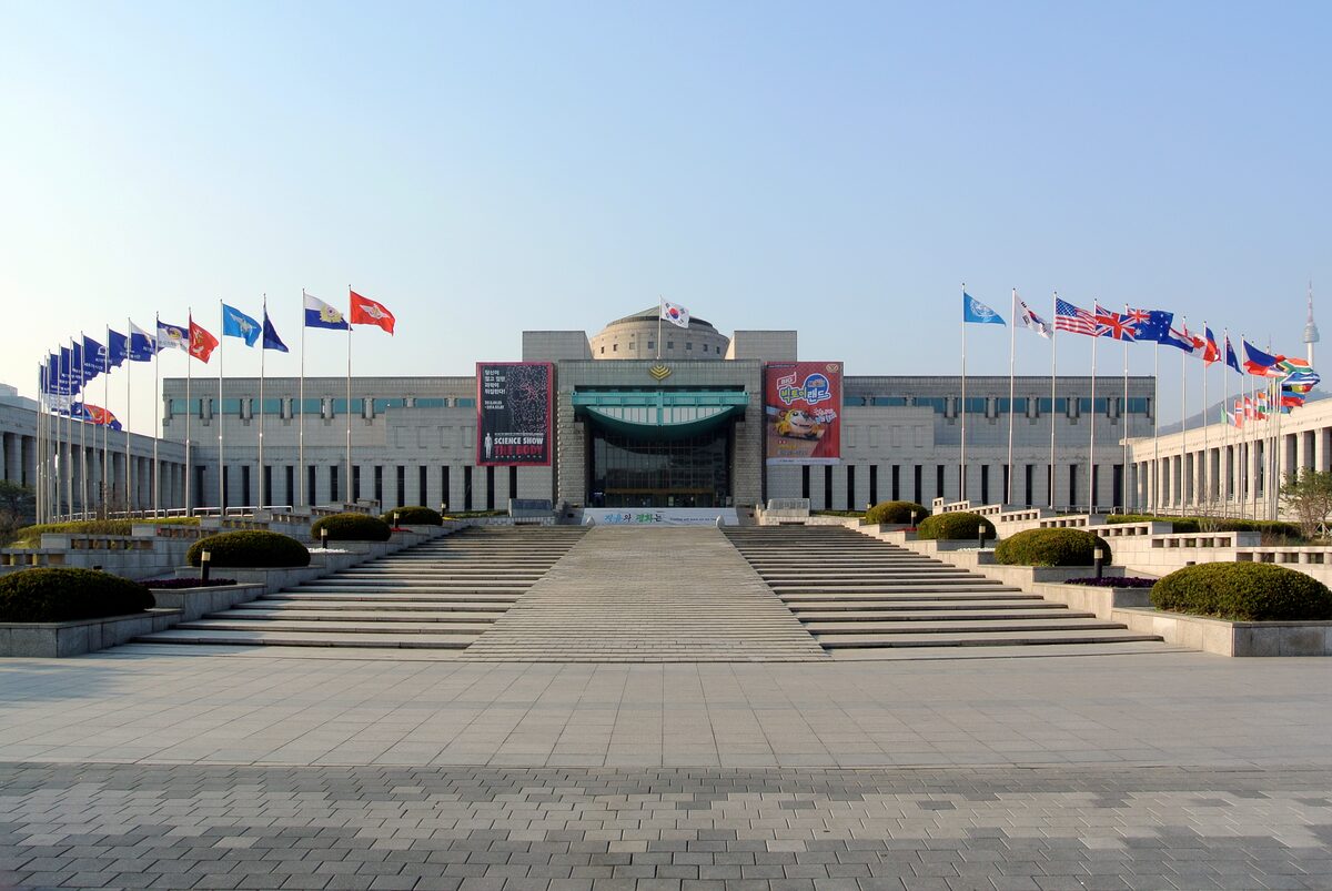 The main building of the War Memorial of Korea with a wide stairway and flags of the countries that fought in the Korean War