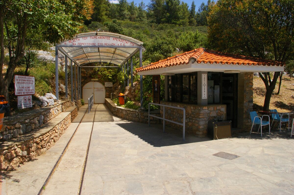 The covered walkway and ticket building at the entrance to the Petralona Cave
