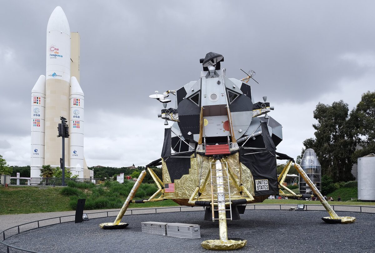 A replica Apollo lunar module and an Ariane rocket outside the Cité de l'Espace in Toulouse