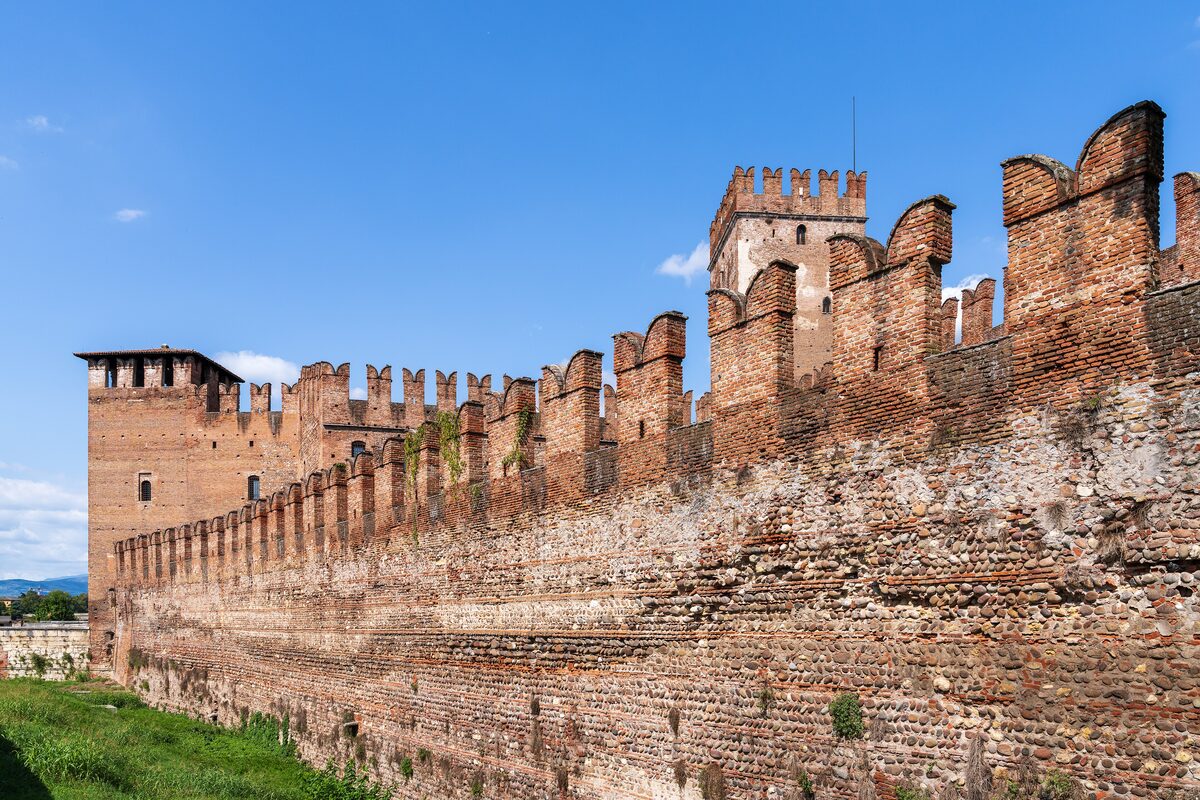 The battlemented brick curtain wall and towers of Castelvecchio
