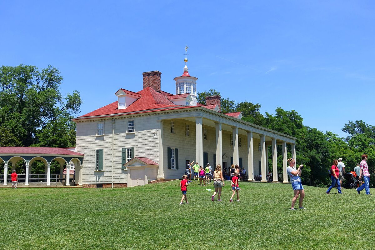 The red-roofed Mount Vernon mansion with its long columned porch