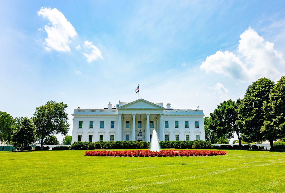 The White House north lawn with fountain and red flower beds