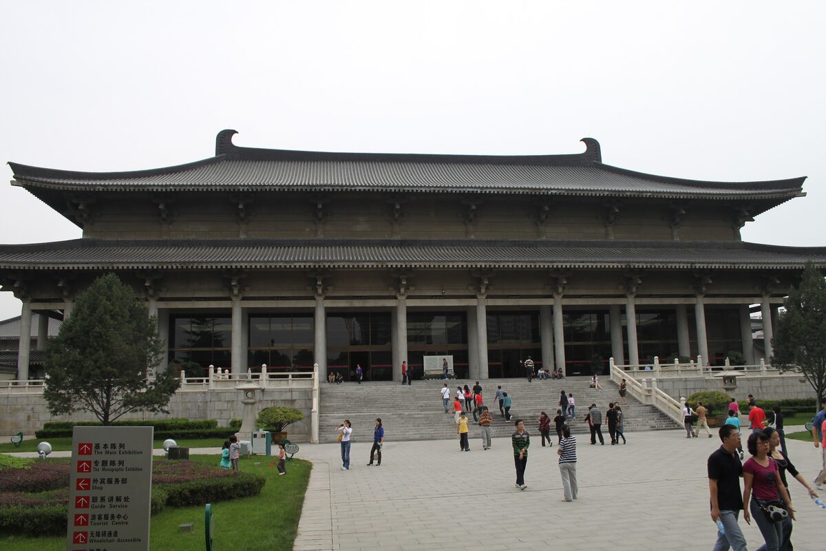 The Tang-style Shaanxi History Museum with its broad double roof and visitors on the entrance steps